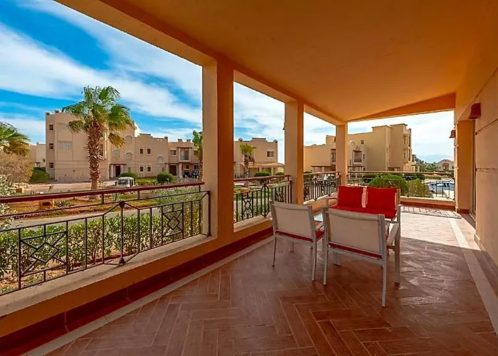 酒店 Vesta - Luxury - 2br - Golf 洪加達